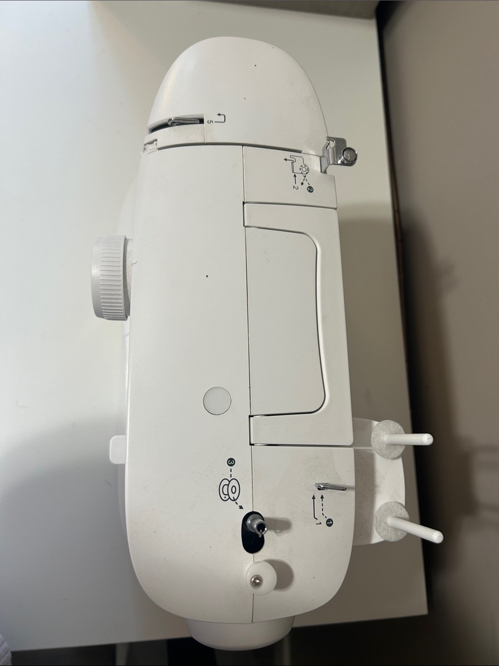 Singer sewing machine - Picture 5 of 9